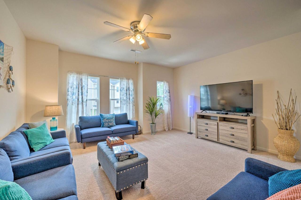 Modern Coastal Condo With Patio 1 Mi To Beaches! Carolina Beach Buitenkant foto