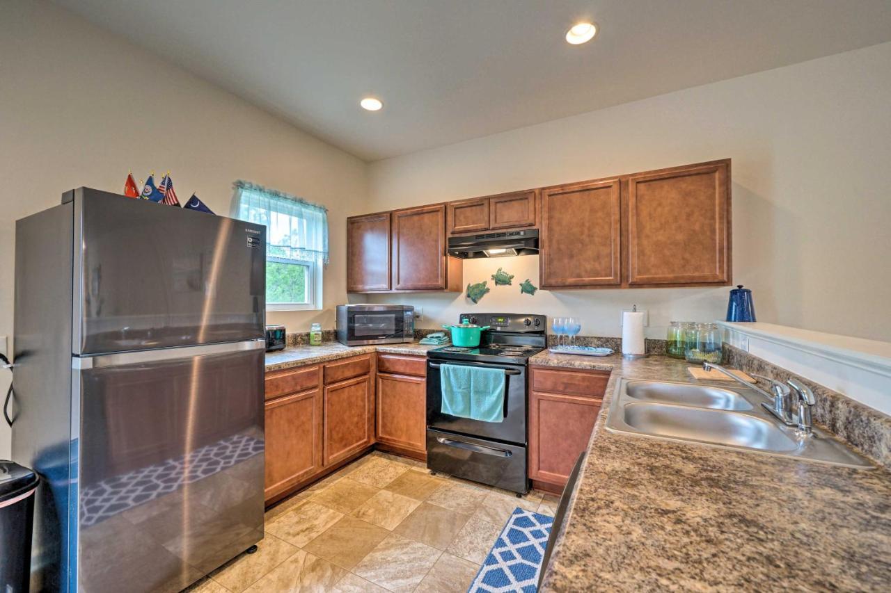 Modern Coastal Condo With Patio 1 Mi To Beaches! Carolina Beach Buitenkant foto