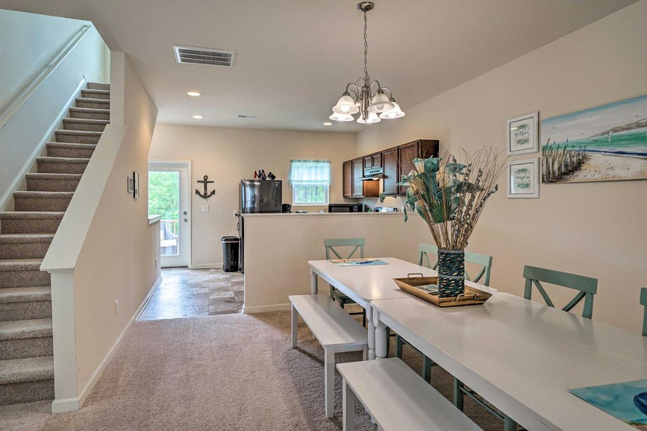 Modern Coastal Condo With Patio 1 Mi To Beaches! Carolina Beach Buitenkant foto