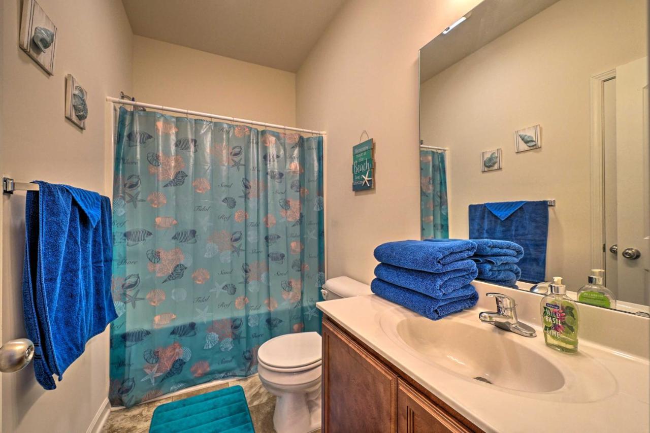Modern Coastal Condo With Patio 1 Mi To Beaches! Carolina Beach Buitenkant foto