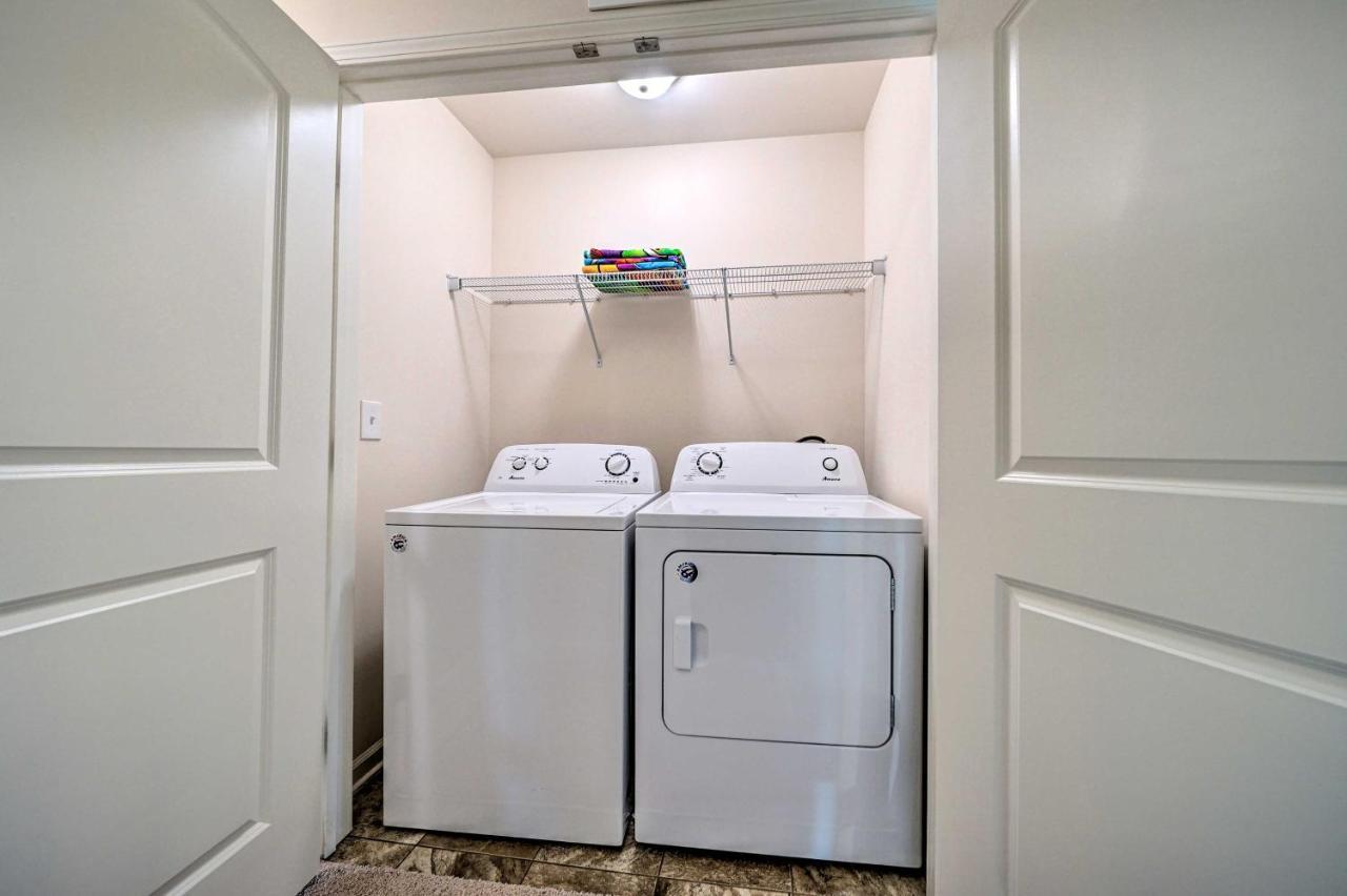 Modern Coastal Condo With Patio 1 Mi To Beaches! Carolina Beach Buitenkant foto