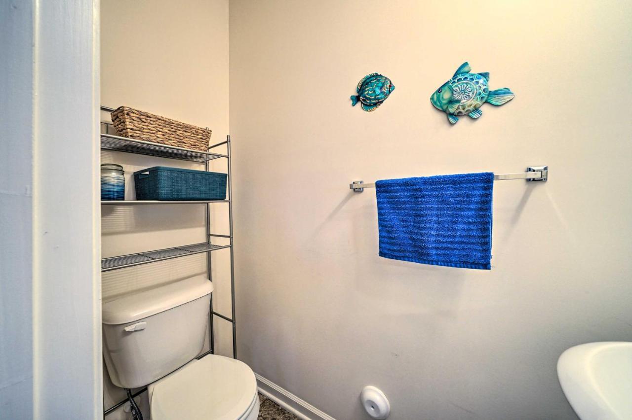 Modern Coastal Condo With Patio 1 Mi To Beaches! Carolina Beach Buitenkant foto