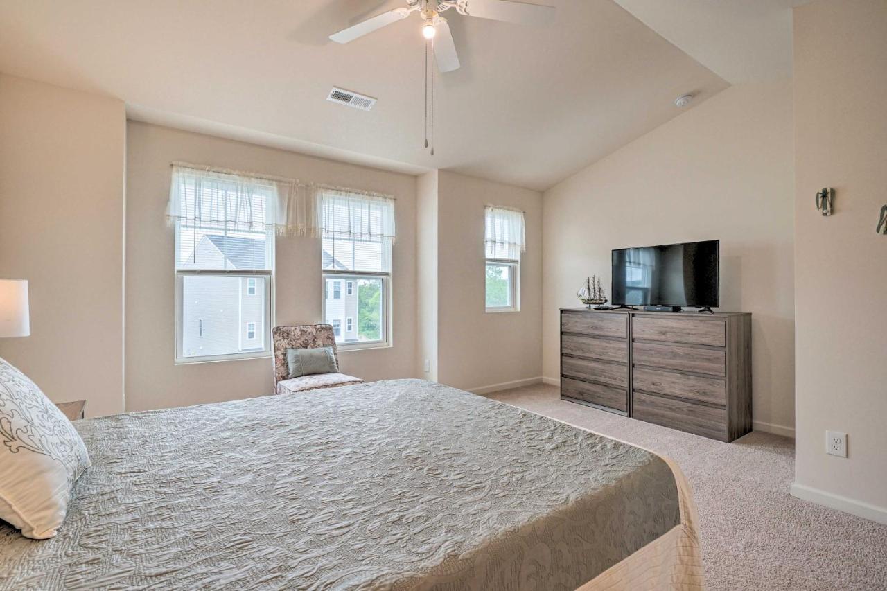 Modern Coastal Condo With Patio 1 Mi To Beaches! Carolina Beach Buitenkant foto