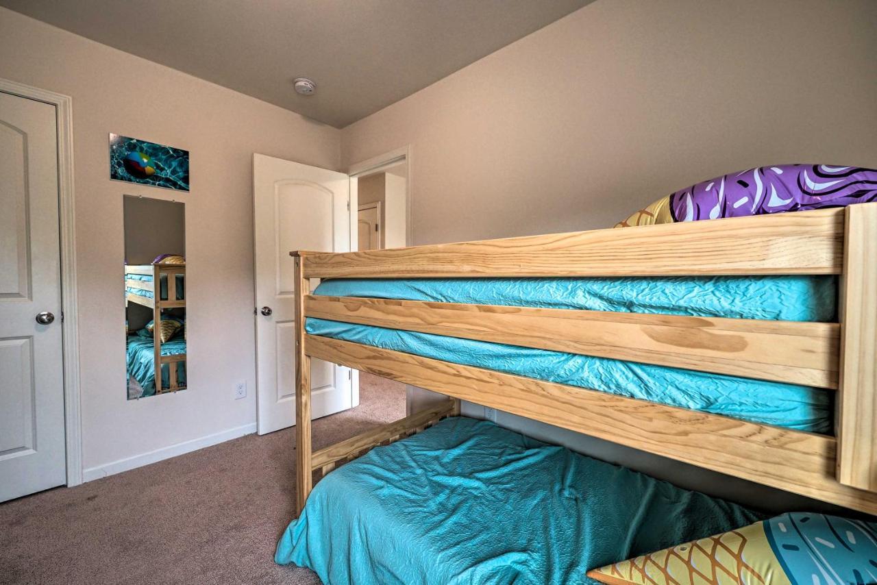Modern Coastal Condo With Patio 1 Mi To Beaches! Carolina Beach Buitenkant foto