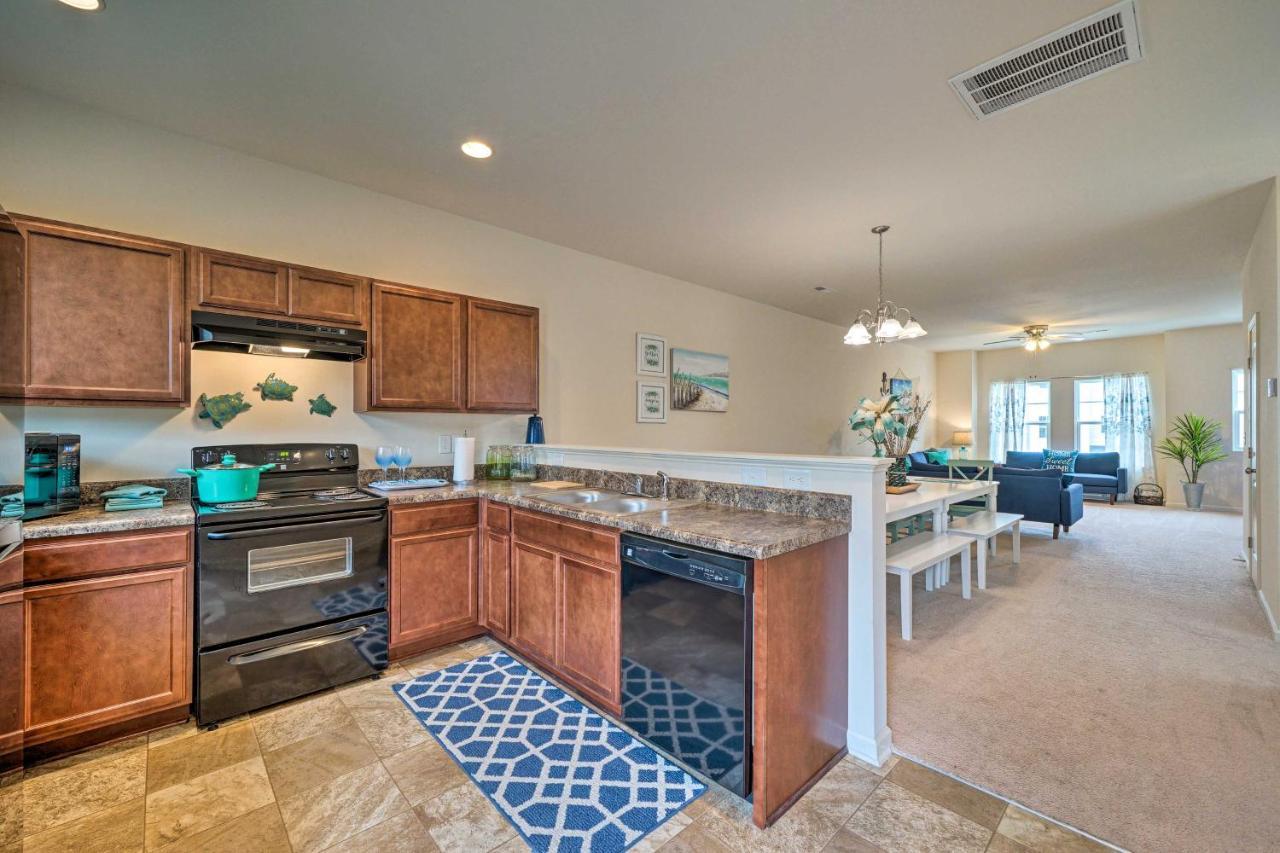 Modern Coastal Condo With Patio 1 Mi To Beaches! Carolina Beach Buitenkant foto