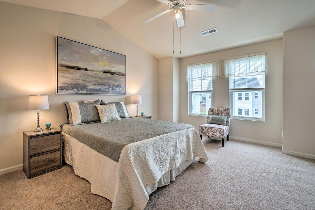 Modern Coastal Condo With Patio 1 Mi To Beaches! Carolina Beach Buitenkant foto