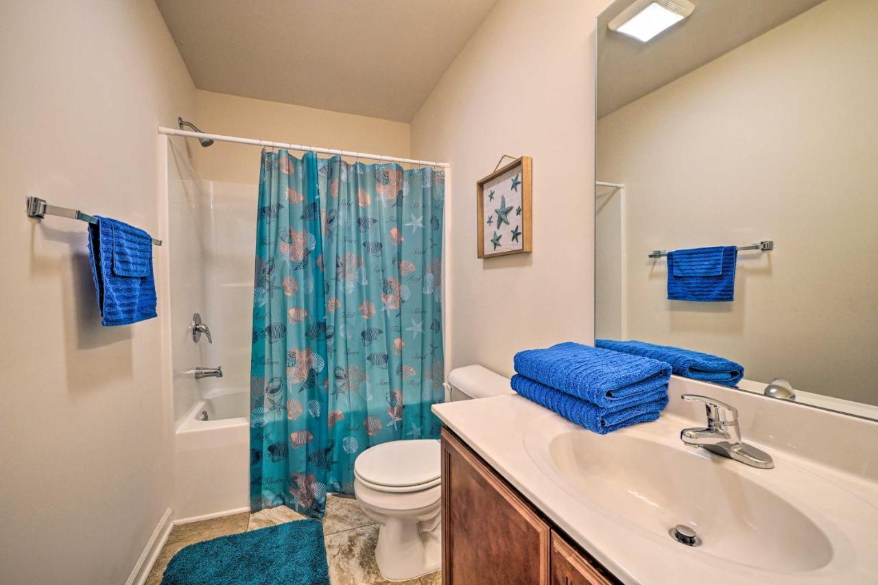 Modern Coastal Condo With Patio 1 Mi To Beaches! Carolina Beach Buitenkant foto