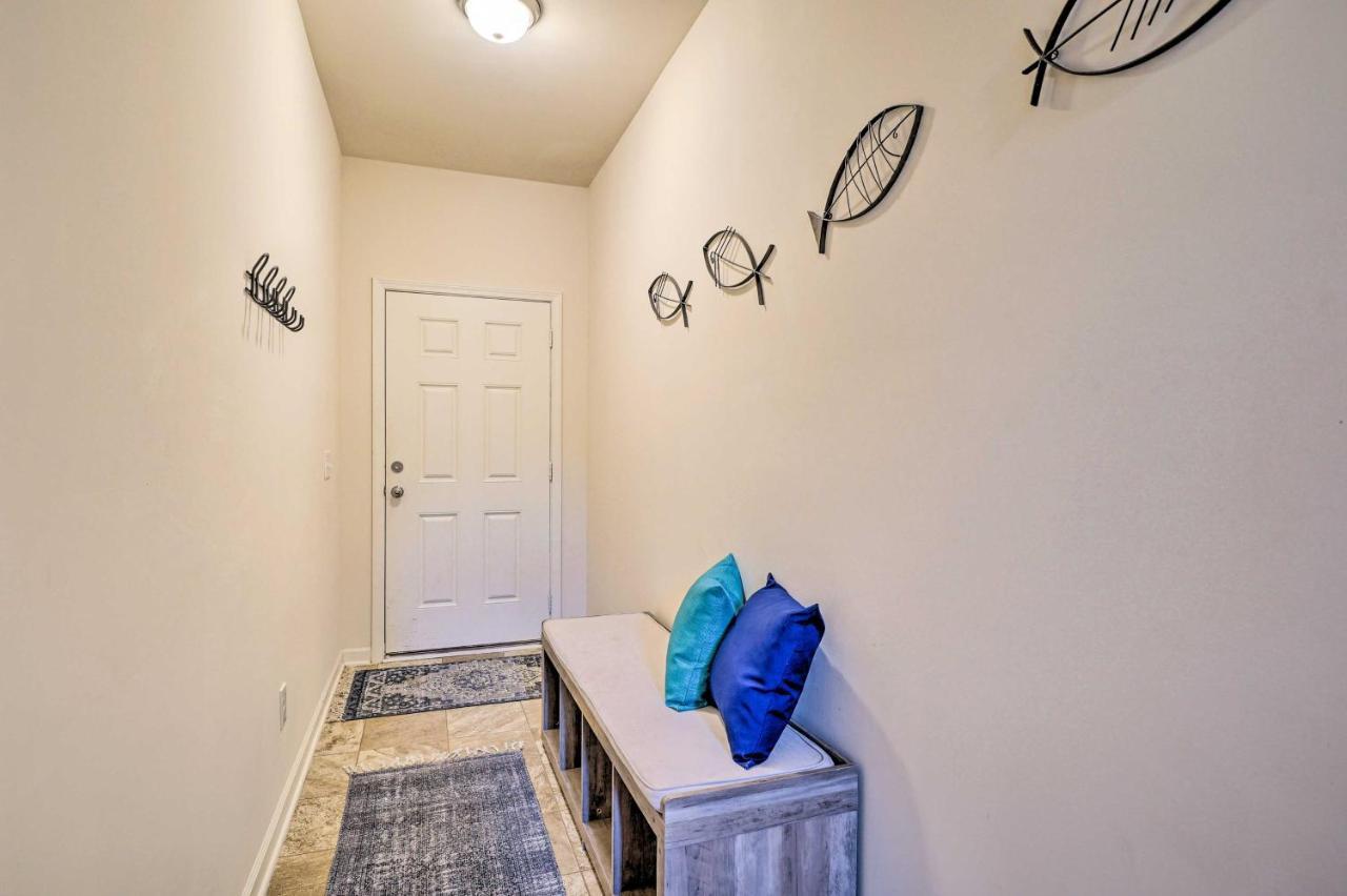 Modern Coastal Condo With Patio 1 Mi To Beaches! Carolina Beach Buitenkant foto